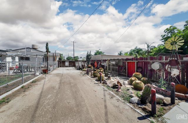 461 Adams Street, Bakersfield, CA 93307