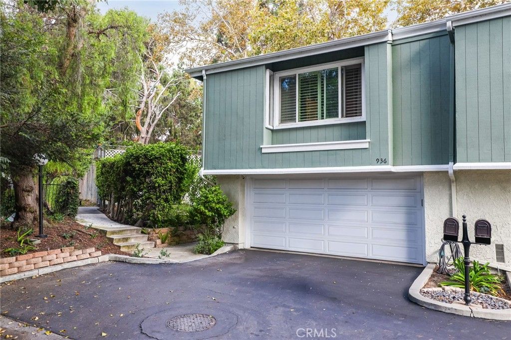 936 Hollow Brook, Costa Mesa, CA 92626 — exterior