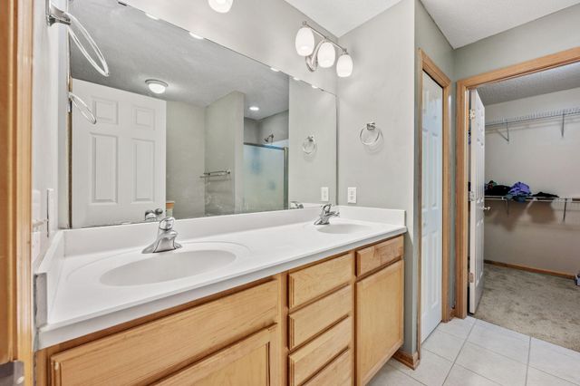 4353 Victor Path 4, Hugo, MN 55038