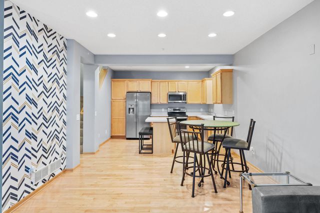 4353 Victor Path 4, Hugo, MN 55038