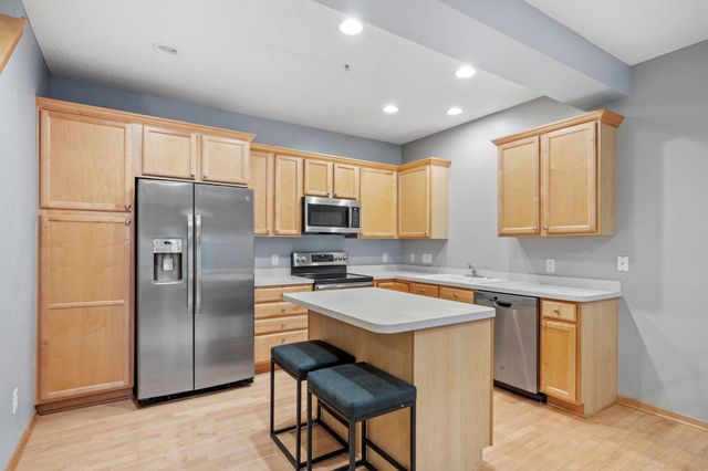 4353 Victor Path 4, Hugo, MN 55038