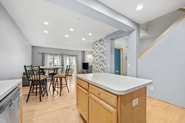 4353 Victor Path 4, Hugo, MN 55038
