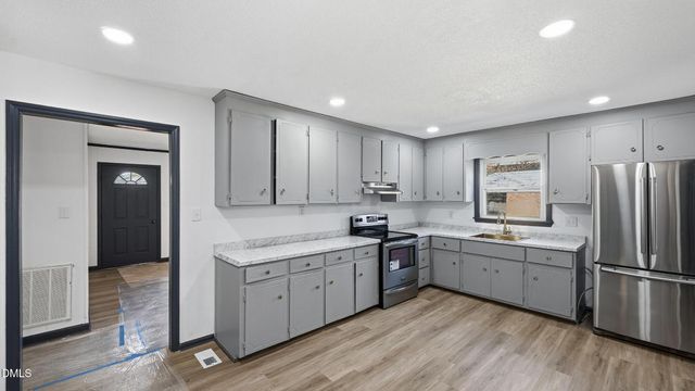 300 E Vance Street, Zebulon, NC 27597