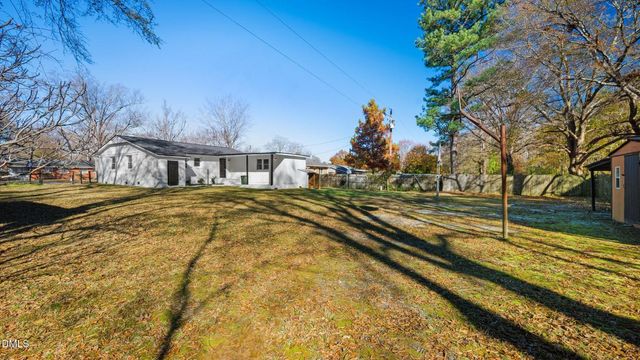 300 E Vance Street, Zebulon, NC 27597