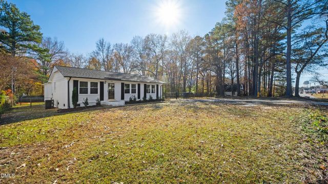 300 E Vance Street, Zebulon, NC 27597