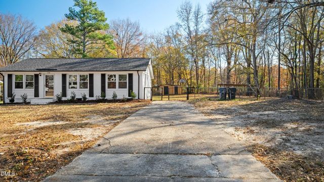 300 E Vance Street, Zebulon, NC 27597