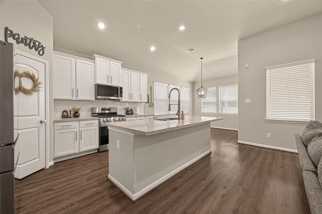 1665 Morgan Trail Drive, Alvin, TX 77511