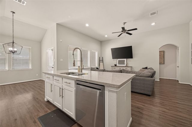 1665 Morgan Trail Drive, Alvin, TX 77511