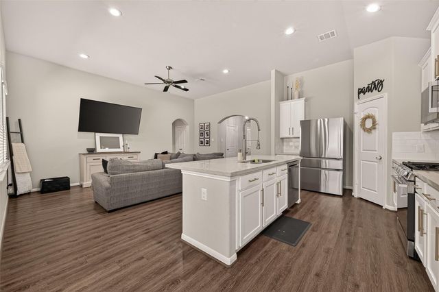 1665 Morgan Trail Drive, Alvin, TX 77511