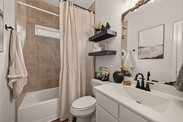 1665 Morgan Trail Drive, Alvin, TX 77511