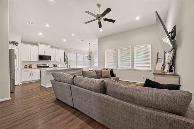 1665 Morgan Trail Drive, Alvin, TX 77511