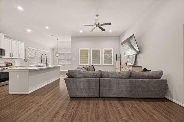 1665 Morgan Trail Drive, Alvin, TX 77511