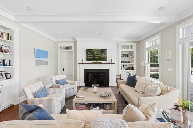 43 Old Main Road, Quogue, NY 11959