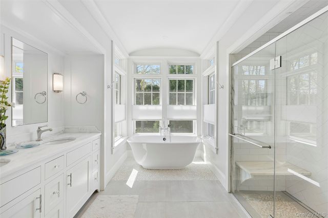 43 Old Main Road, Quogue, NY 11959