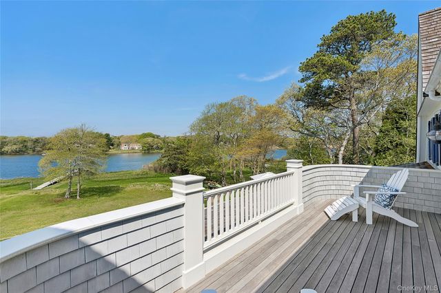 43 Old Main Road, Quogue, NY 11959