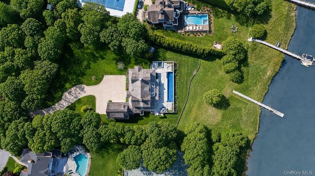 43 Old Main Road, Quogue, NY 11959