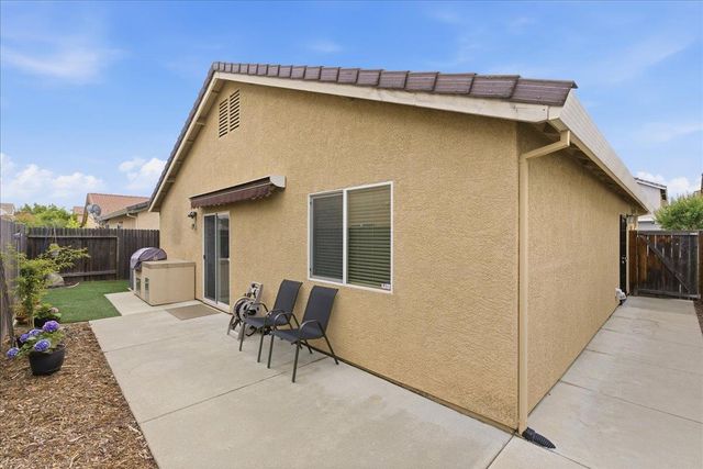 1498 Bushy Tail St, Roseville, CA 95747