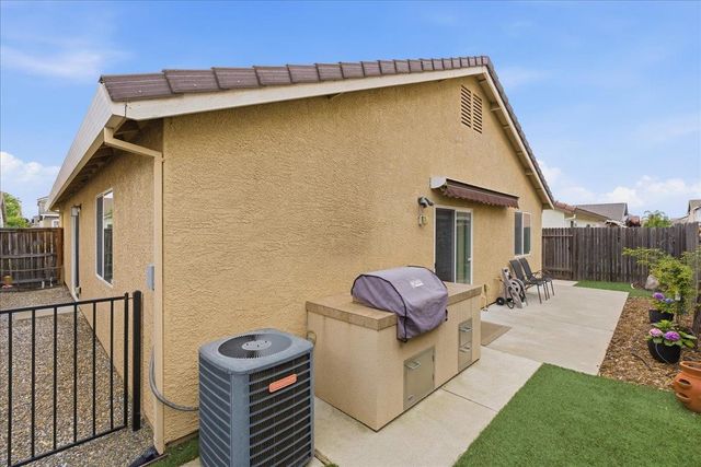 1498 Bushy Tail St, Roseville, CA 95747