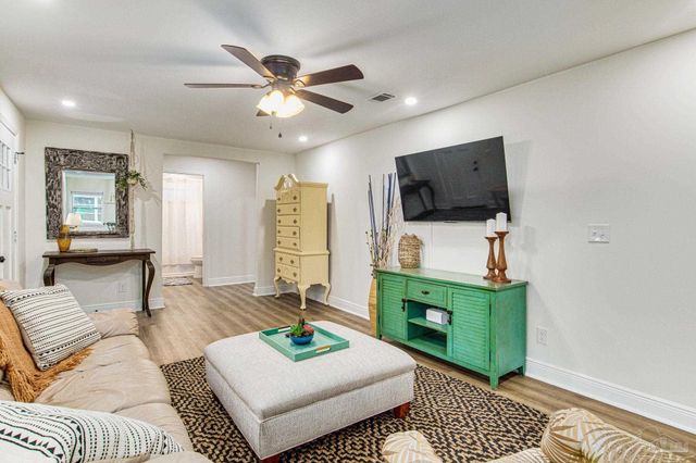 814 W Gonzalez St, Pensacola, FL 32501