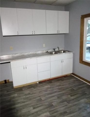 149 5th Ave, Sharon, PA 16146