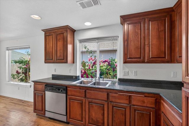 2618 Rabun Way, Central Point, OR 97502