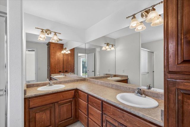 2618 Rabun Way, Central Point, OR 97502