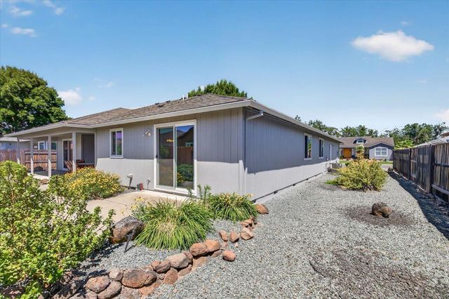2618 Rabun Way, Central Point, OR 97502