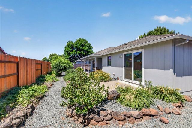 2618 Rabun Way, Central Point, OR 97502