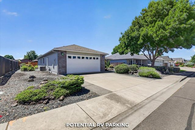2618 Rabun Way, Central Point, OR 97502