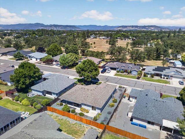 2618 Rabun Way, Central Point, OR 97502
