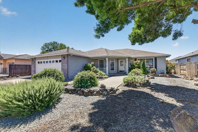 2618 Rabun Way, Central Point, OR 97502