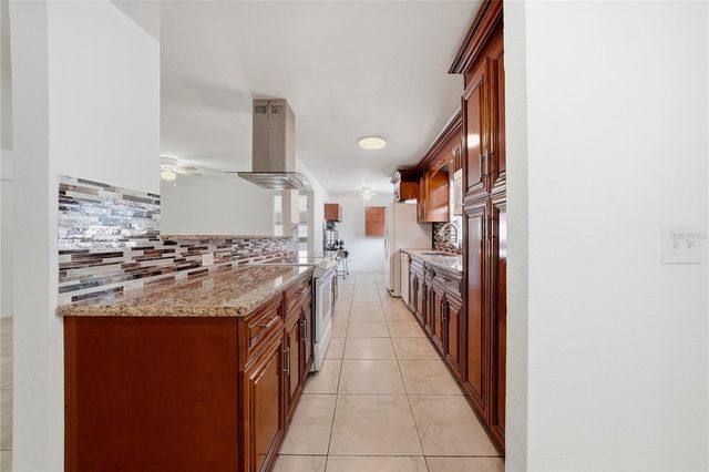 6033 AMBASSADOR DRIVE, Tampa, FL 33615
