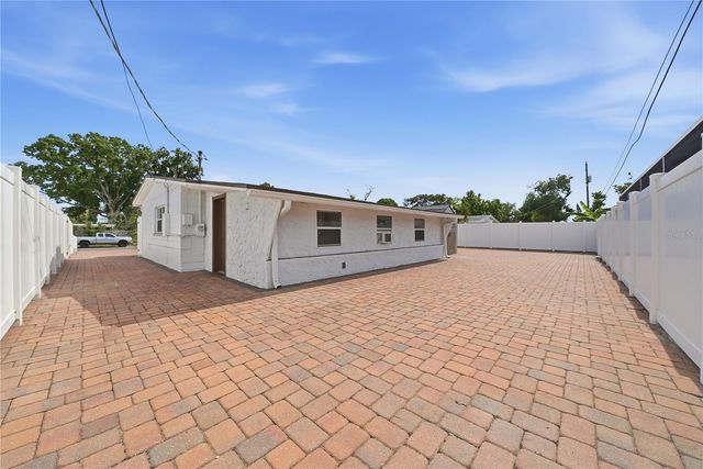 6033 AMBASSADOR DRIVE, Tampa, FL 33615