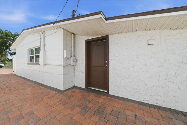 6033 AMBASSADOR DRIVE, Tampa, FL 33615