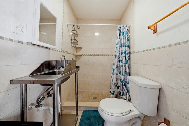 6033 AMBASSADOR DRIVE, Tampa, FL 33615
