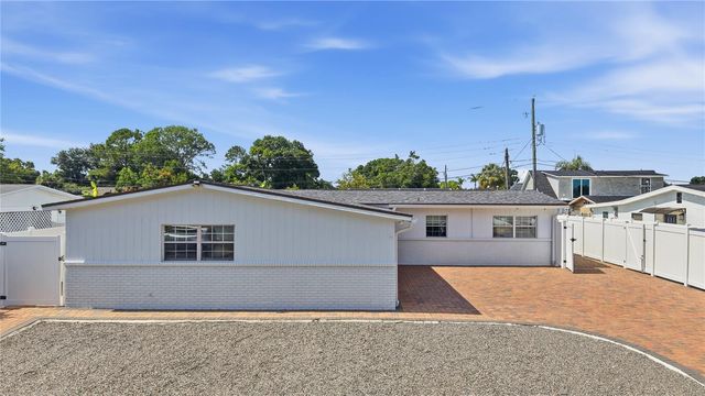 6033 AMBASSADOR DRIVE, Tampa, FL 33615