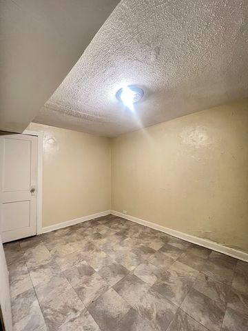 6240 S Evans Avenue, Chicago, IL 60637