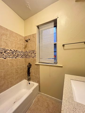 6240 S Evans Avenue, Chicago, IL 60637