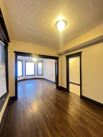 6240 S Evans Avenue, Chicago, IL 60637