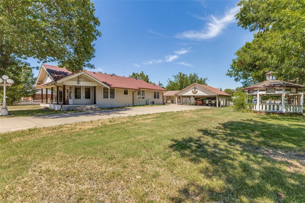 401 S 4th Street, Crandall, TX 75114