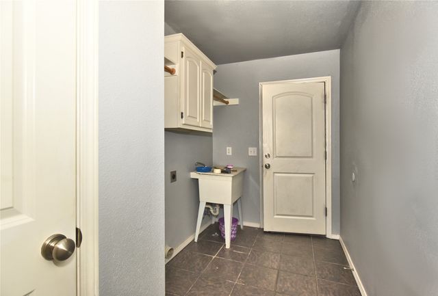 12325 Longhorn Circle, Glenpool, OK 74066