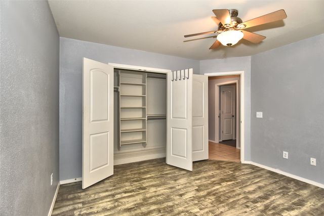 12325 Longhorn Circle, Glenpool, OK 74066
