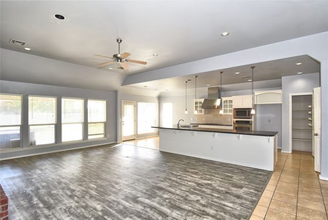 12325 Longhorn Circle, Glenpool, OK 74066