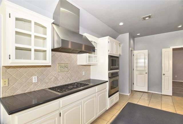 12325 Longhorn Circle, Glenpool, OK 74066