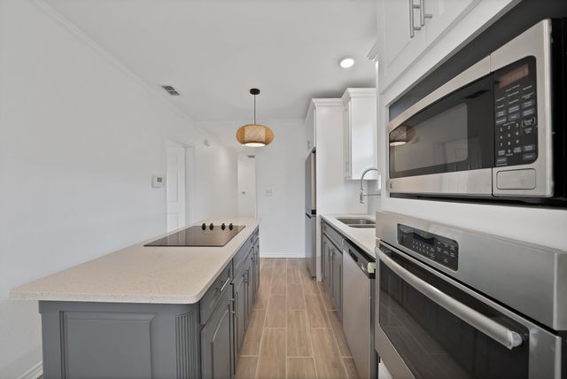 1107 S Waverly Drive, Dallas, TX 75208