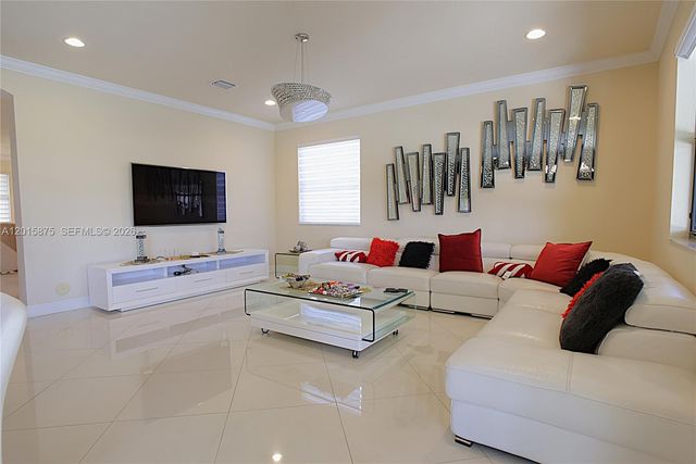 8925 NW 99th Avenue, Doral, FL 33178