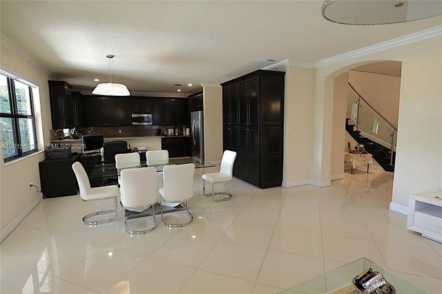 8925 NW 99th Avenue, Doral, FL 33178