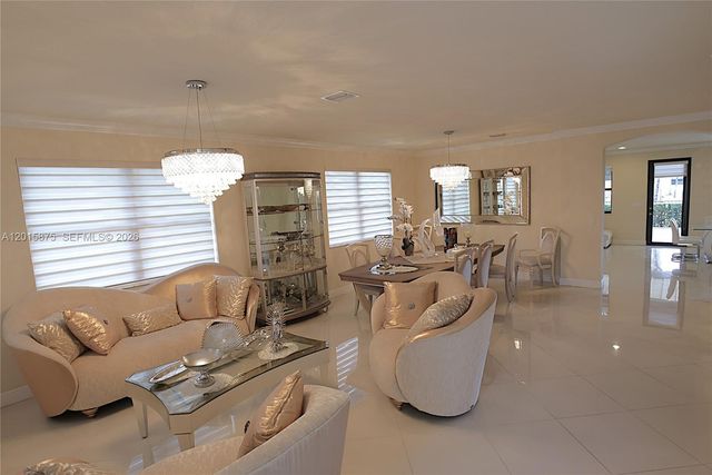 8925 NW 99th Avenue, Doral, FL 33178
