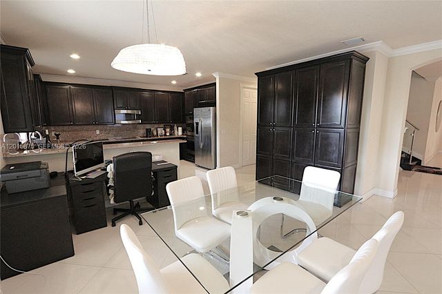 8925 NW 99th Avenue, Doral, FL 33178