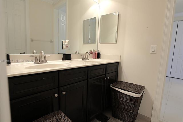 8925 NW 99th Avenue, Doral, FL 33178